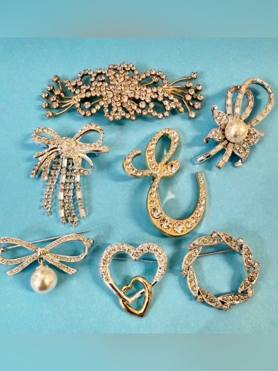Napier Jewelry - Brooch bundle of 7️⃣ rhinestone bling pins/brooches including one signed Napier